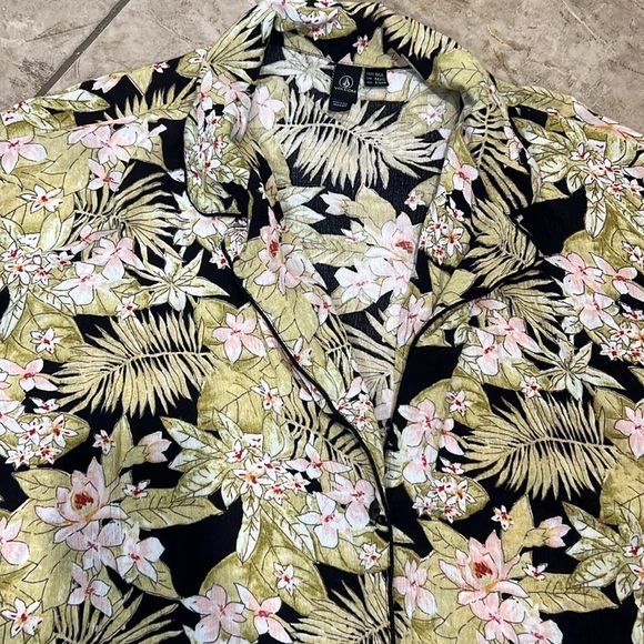 Volcom Black and Green Oversized Tropical Shirt Size M/L - Picture 4 of 8